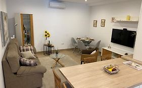 Centrico y Practico piso con entrada independiente